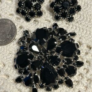 Weiss Black Gemstone Brooch and no-Name Clio-On Earrings
